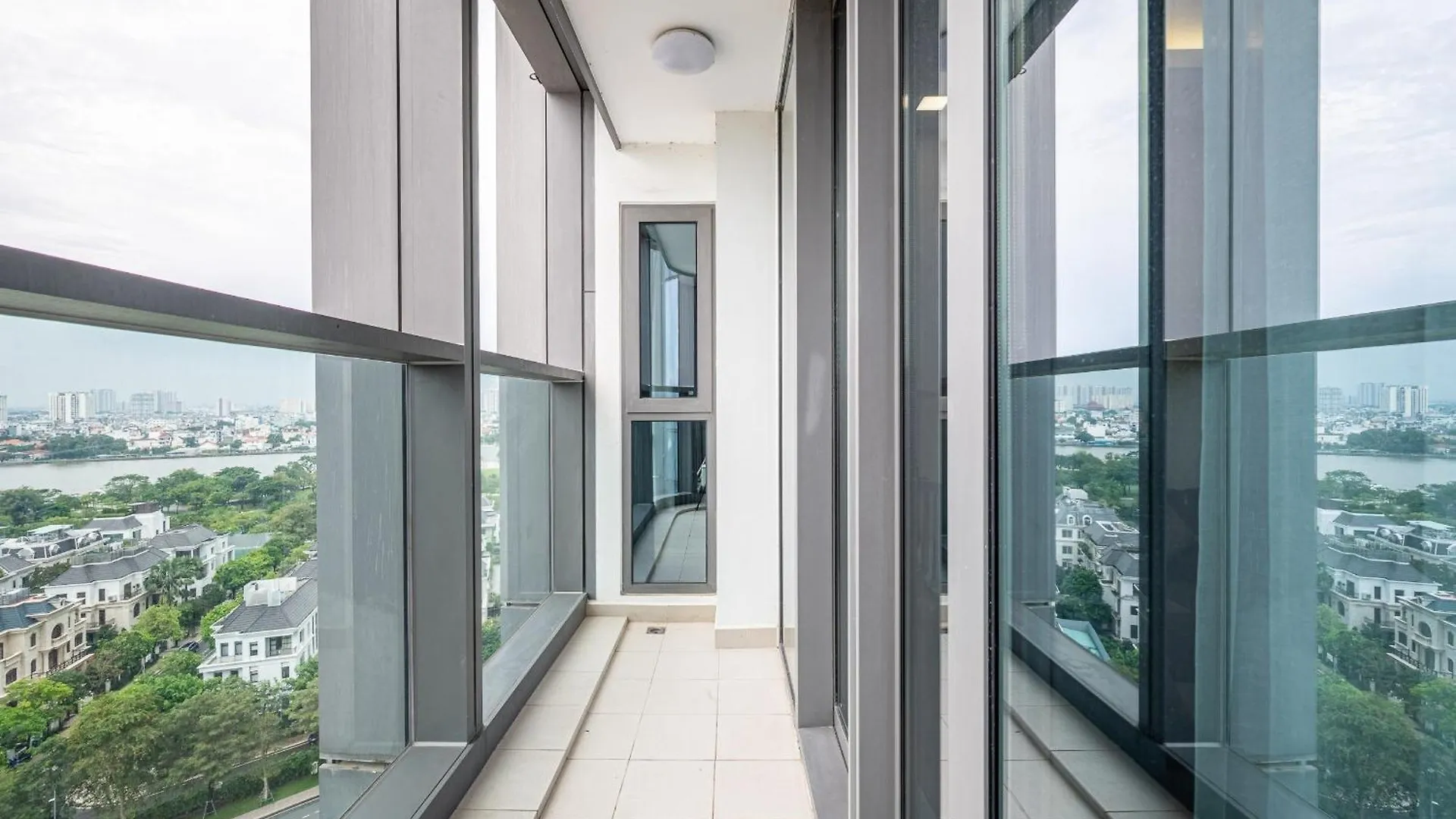 Carat Class Landmark 81 Apartment Ho Chi Minh City Vietnam