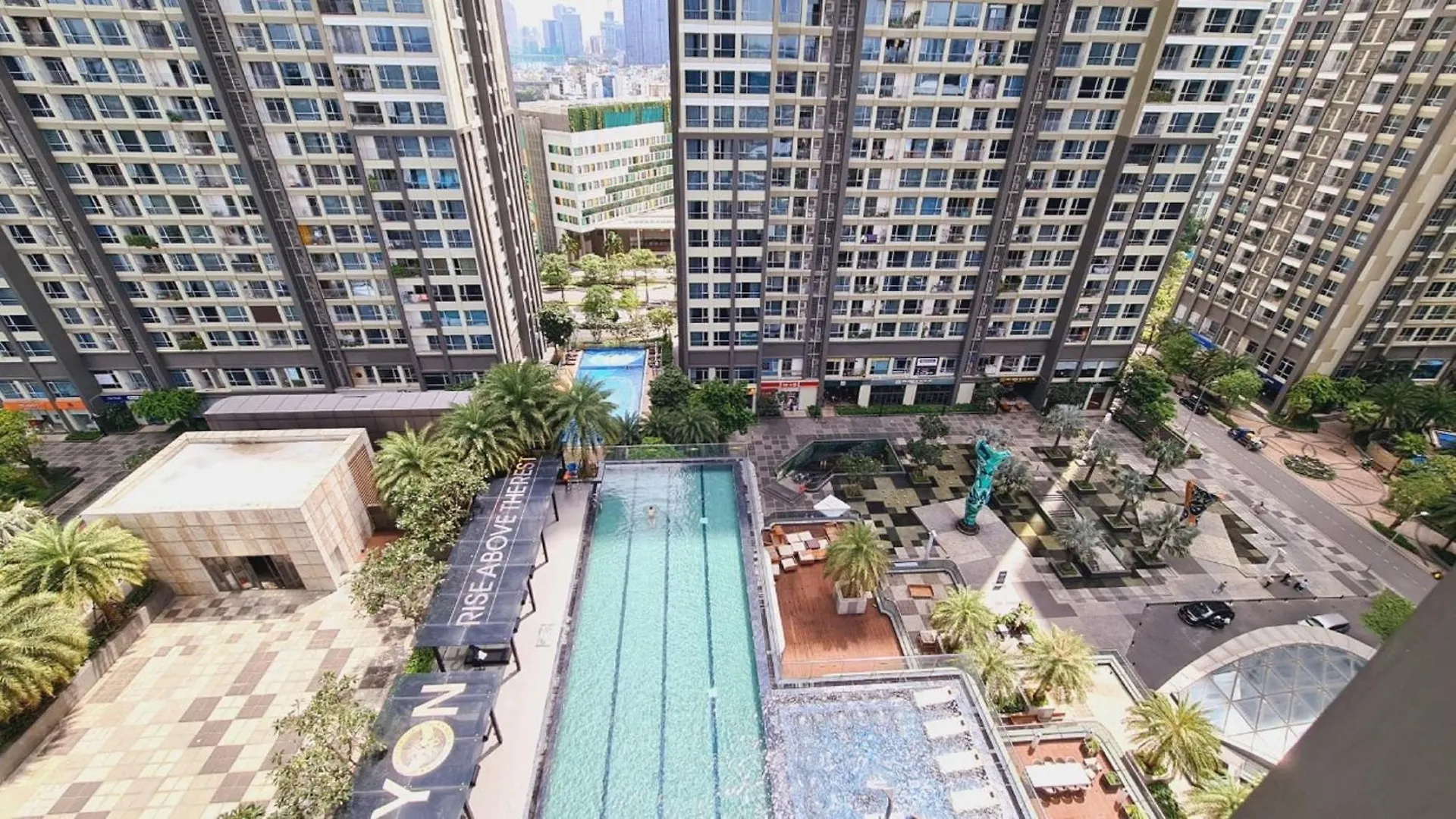 Carat Class Landmark 81 Apartment Ho Chi Minh City Vietnam