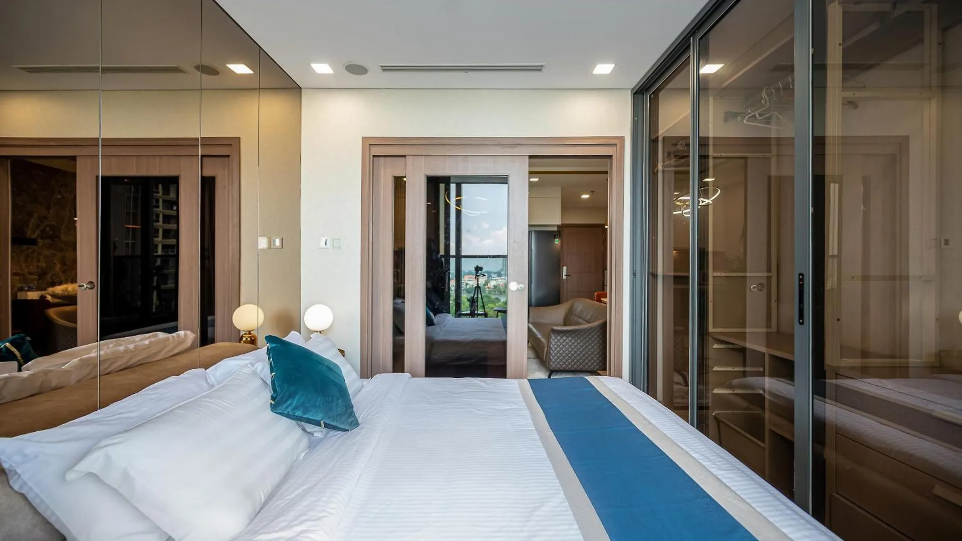 Carat Class Landmark 81 Apartment Ho Chi Minh City Vietnam