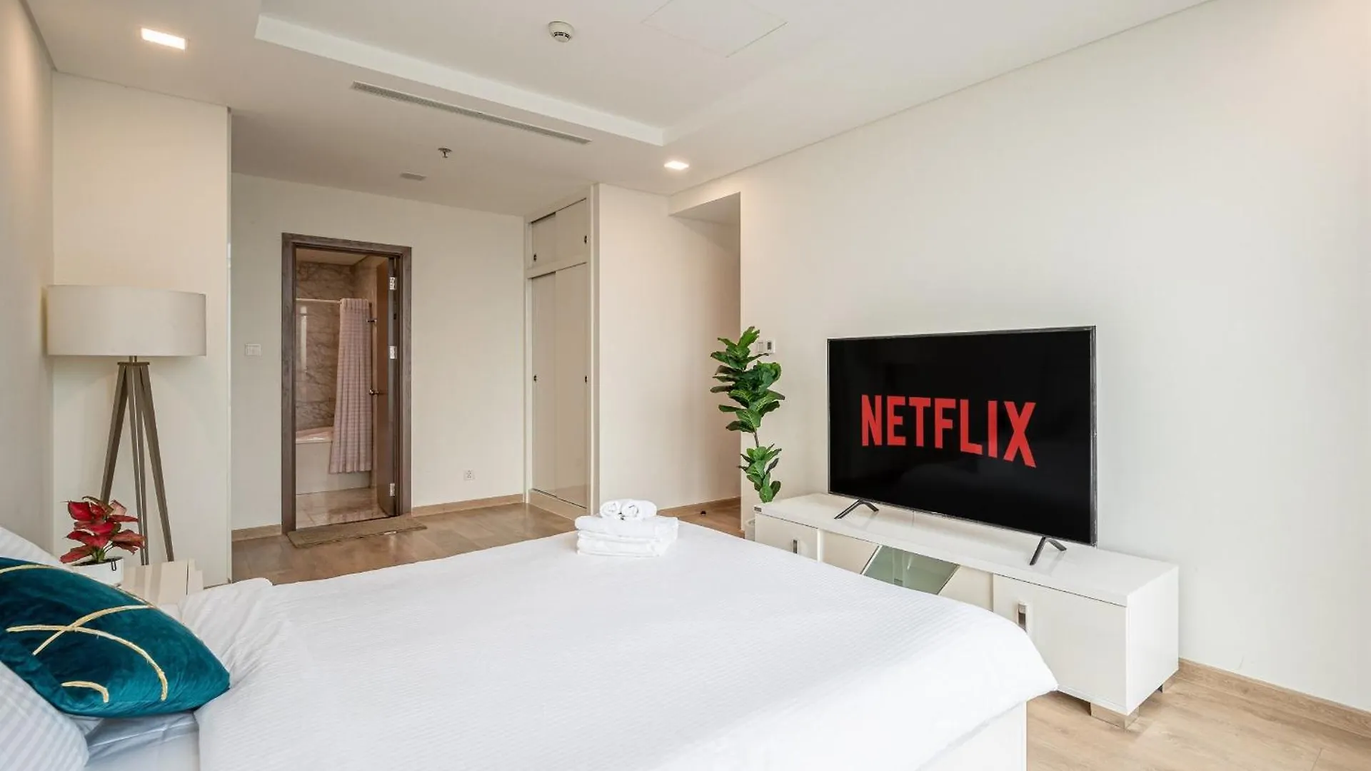 Carat Class Landmark 81 Apartment Ho Chi Minh City Vietnam